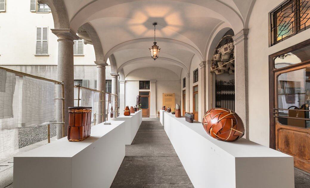 今年Loewe 於米蘭家具展的主題是Basketry，名為Loewe Baskets 的企劃邀請來自世界各地的