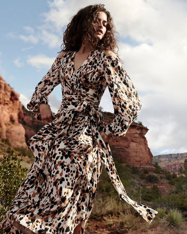 DVF的經典Wrap Dress當然不會缺席今季新裝,穿脫容易的設計允許女生對身體 DVF的經典Wrap Dress當然不會缺席今季新裝,穿脫容易的設計允許女生對身體