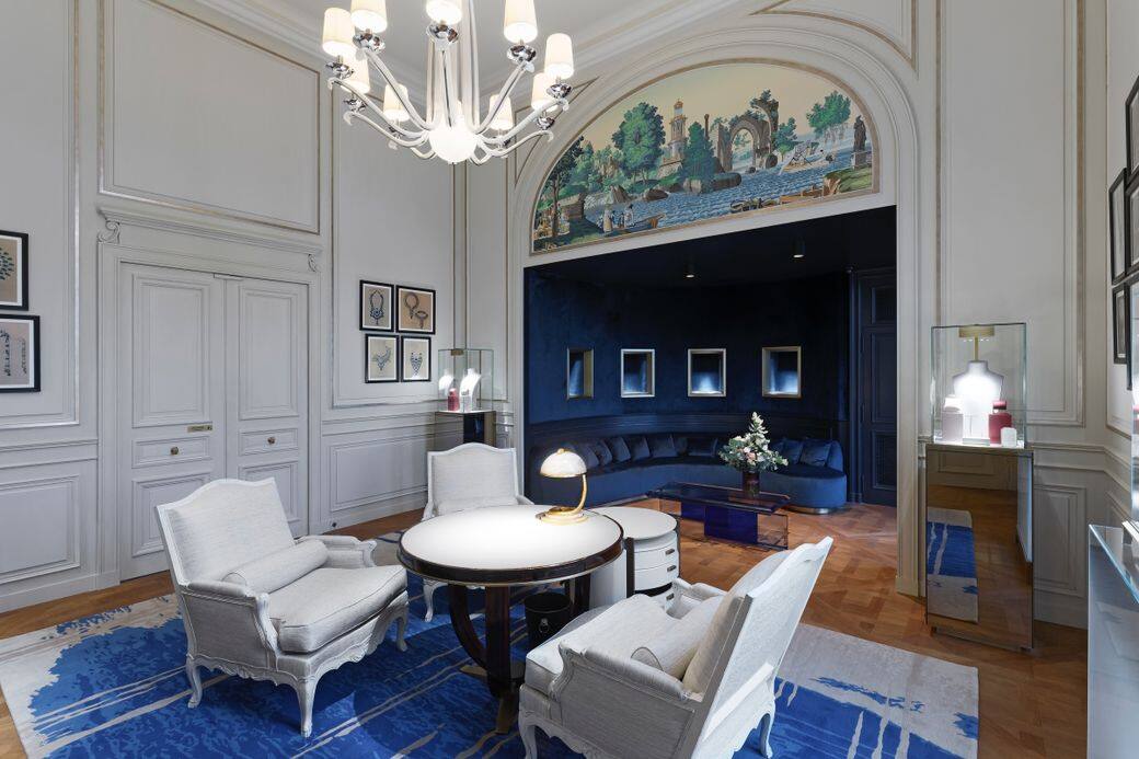 Maison Zuber全新出品的19世紀風格壁紙,為這間Salon注入了濃郁的歷史氣息。 Maison Zuber全新出品的19世紀風格壁紙,為這間Salon注入了濃郁的歷史氣息。