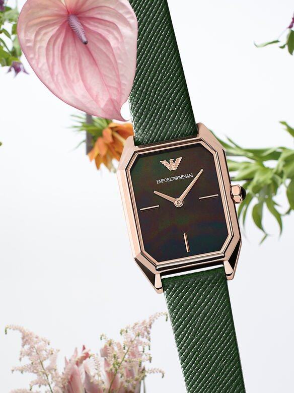 翠綠色是今季女士腕錶系列的主調，Gioia系列配上優雅的翠綠色皮革錶帶