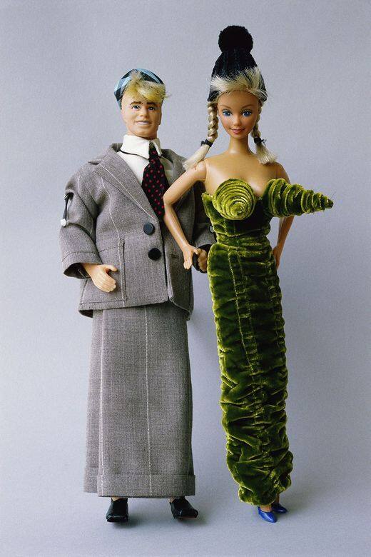 Barbie 和 Ken曾情侶檔現身，齊齊穿著John Paul Gaultier 的設計。其中Gaultier所設計的尖筒胸衣
