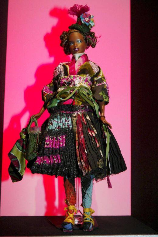 法日品牌Kenzo曾在Barbie的生日上與其合作，讓我們見到Barbie的全新一面。