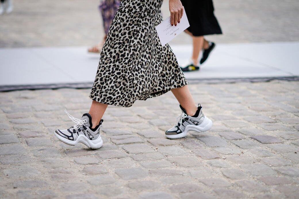 #UglySneakers簡單來說「Ugly Sneakers」的魅力就是在於「回到90年代(Back to the 90s)」。90年代流行過 #UglySneakers簡單來說「Ugly Sneakers」的魅力就是在於「回到90年代(Back to the 90s)」。90年代流行過