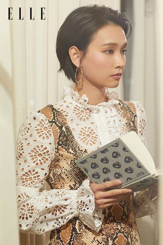 DVF 白色蕾絲上衣 $3,500DVF 蛇紋連身裙 $3,000 DVF 白色蕾絲上衣 $3,500DVF 蛇紋連身裙 $3,000