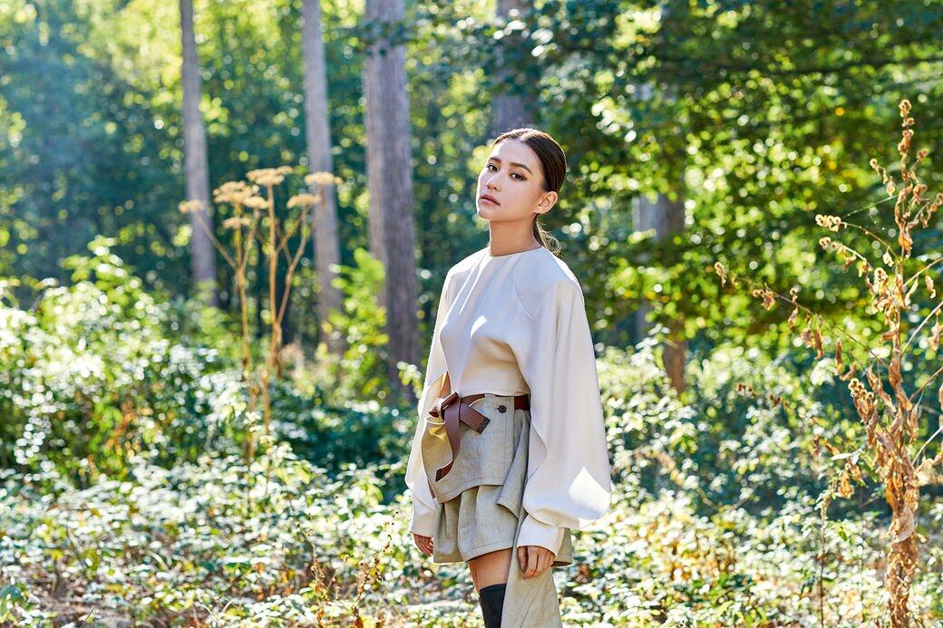 何超蓮在法國街頭演繹Louis Vuitton 2019初春系列。 何超蓮在法國街頭演繹Louis Vuitton 2019初春系列。