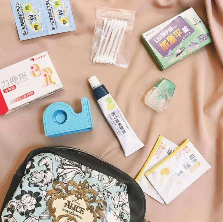 個人藥品篇在外國看醫生不容易,一定要帶上小型急救包(或是一群朋友 個人藥品篇在外國看醫生不容易,一定要帶上小型急救包(或是一群朋友