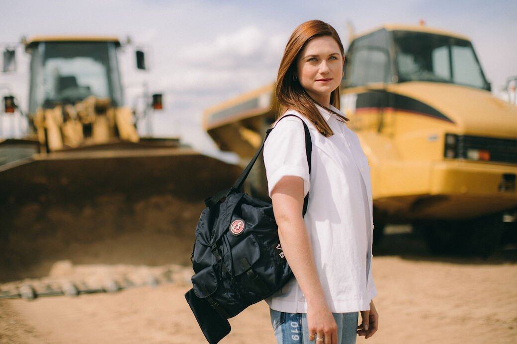Bonnie Wright 最為人熟識的是她在全數8部哈利波特電影中飾演 Ginny Weasley。自2012年畢 Bonnie Wright 最為人熟識的是她在全數8部哈利波特電影中飾演 Ginny Weasley。自2012年畢