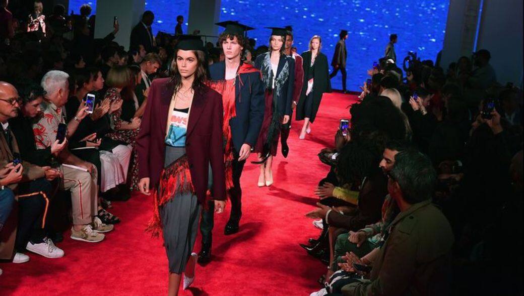 RAF SIMONS 將何去何從?目前Raf Simons對於終止合約這件事還沒發出任何的公開聲 RAF SIMONS 將何去何從?目前Raf Simons對於終止合約這件事還沒發出任何的公開聲