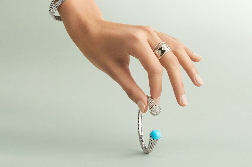 Van Cleef & Arpels為Perlée系列推出新手鐲款式。 Van Cleef & Arpels為Perlée系列推出新手鐲款式。