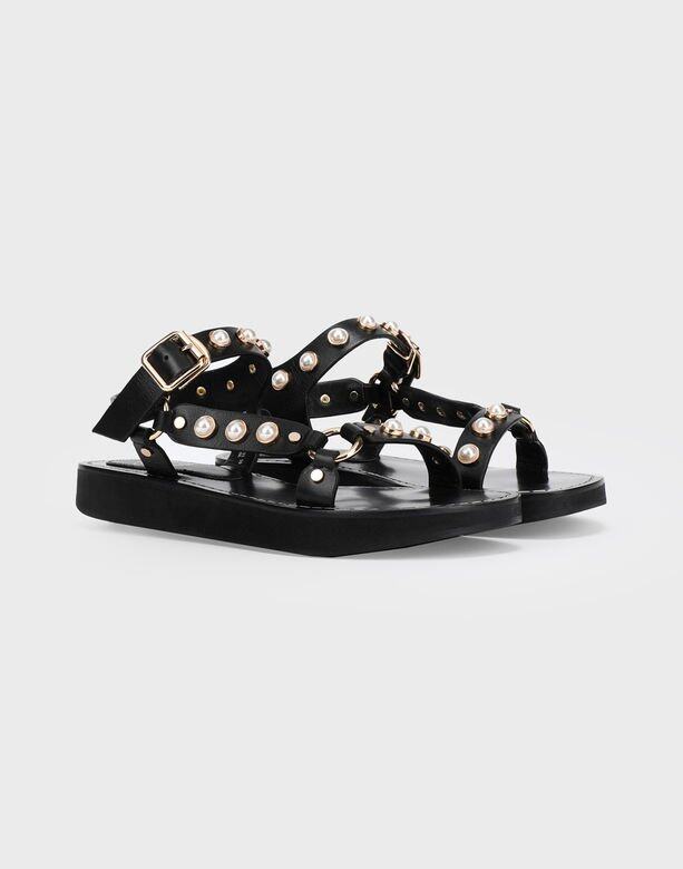 Suecomme Bonnie x YOOX Pearl embellished gladiator sandalsSUECOMMA BONNIE X YOOX鞋履系列可於 https://yoox.ly/2O4A5Wx 購買。資料 Suecomme Bonnie x YOOX Pearl embellished gladiator sandalsSUECOMMA BONNIE X YOOX鞋履系列可於 https://yoox.ly/2O4A5Wx 購買。資料
