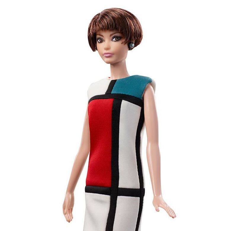 髮型及珠寶都照顧到的Mondrian Dress造型Barbie Doll。 髮型及珠寶都照顧到的Mondrian Dress造型Barbie Doll。