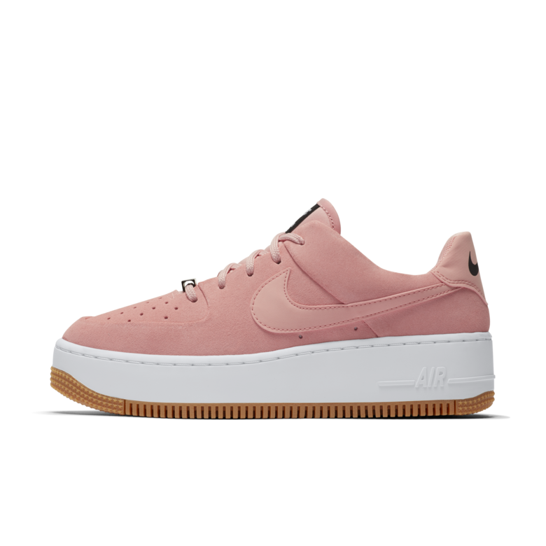 Nike AF1 Sage Low運動鞋具備鞋台中底及輕量版鞋面 Nike AF1 Sage Low運動鞋具備鞋台中底及輕量版鞋面