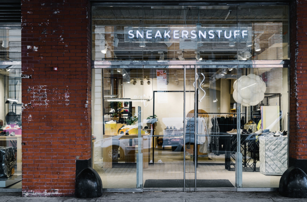 相信若你是潮人,一定對End與Sneakersandstuff這兩家網店有一定的熟悉,前者不時也有 相信若你是潮人,一定對End與Sneakersandstuff這兩家網店有一定的熟悉,前者不時也有