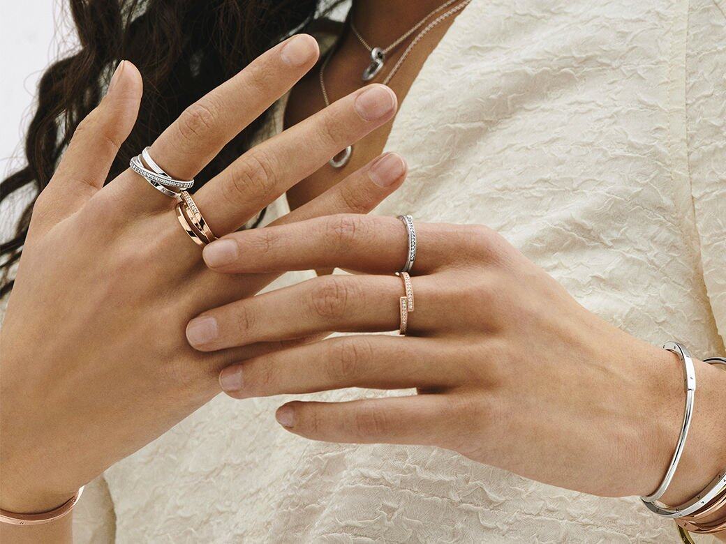 除手鐲外，戒指都是時尚女生必備的首飾之一。Pandora Signature多個新款簡約戒指，富