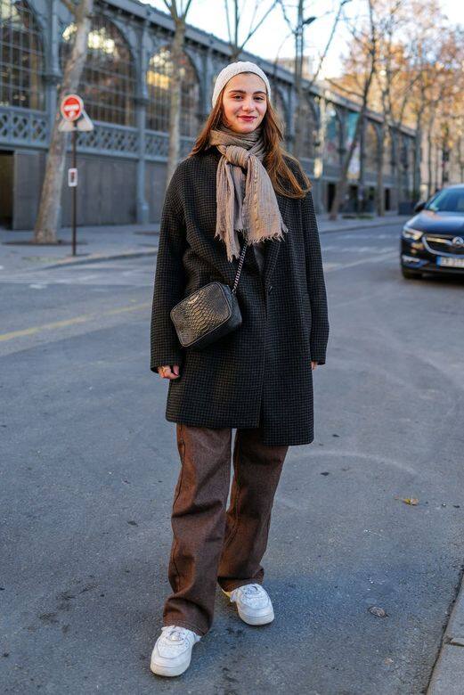 巴黎女子對棕色、裸色、麥子色等大地色的敏銳度很高，冬天儘管穿波鞋，只
