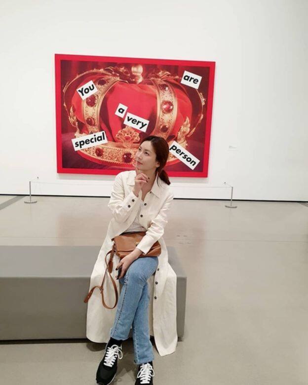 在劇中以「惡女」形象演出的金素妍,其實私底下是出了名的親切!她在日常 在劇中以「惡女」形象演出的金素妍,其實私底下是出了名的親切!她在日常