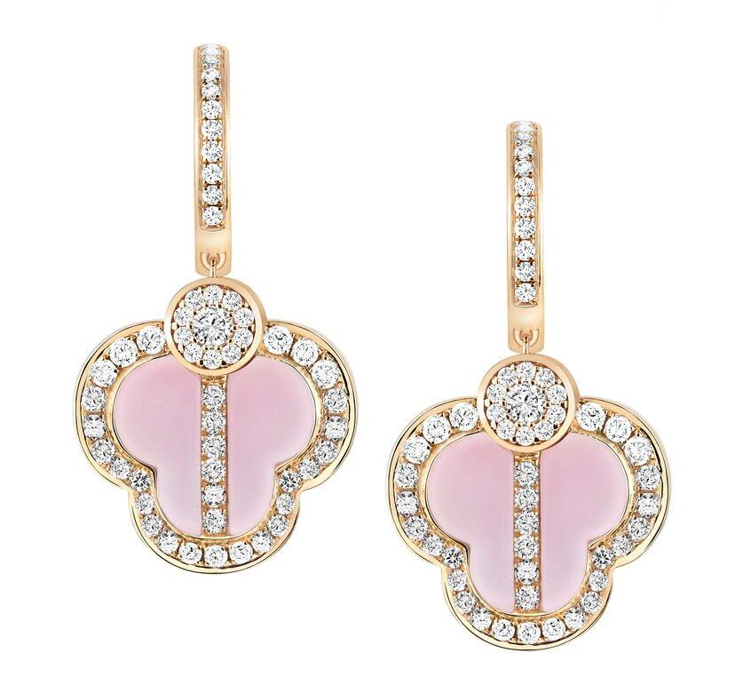 Peonia Diamond 彼愛麗鑽石「韻系列」18K玫瑰金色珍珠貝母系列耳環HK$29,500 起手鐲 Peonia Diamond 彼愛麗鑽石「韻系列」18K玫瑰金色珍珠貝母系列耳環HK$29,500 起手鐲