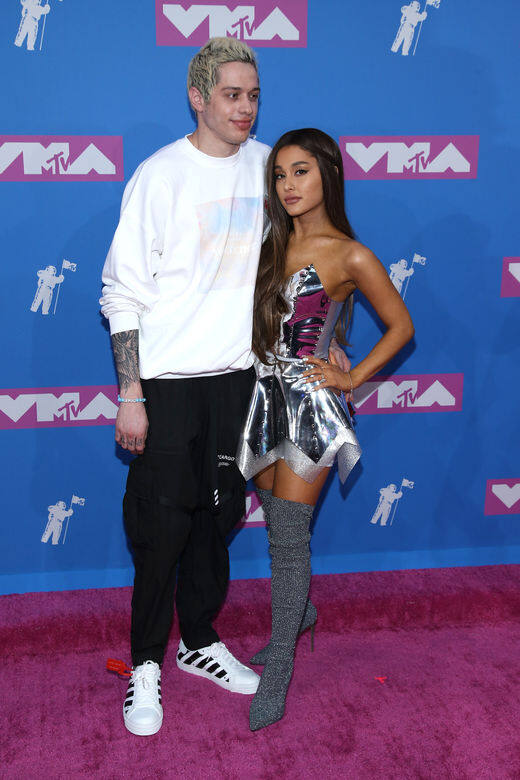Pete Davidson最注目和為人熟悉的戀情當然就是與Ariana Grande的一段情,在2019年二人熱 Pete Davidson最注目和為人熟悉的戀情當然就是與Ariana Grande的一段情,在2019年二人熱