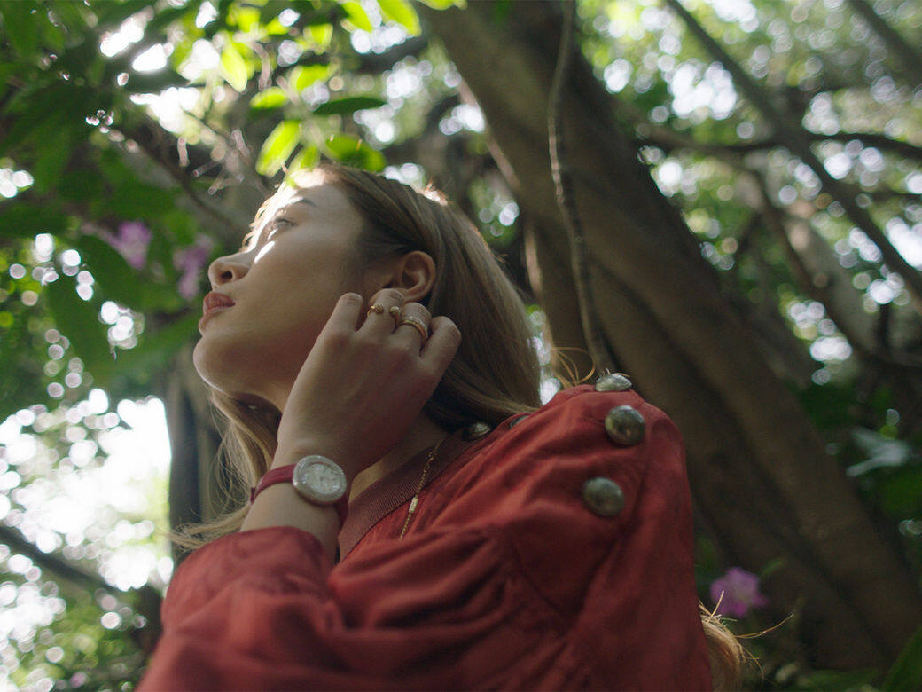 為讚頌伯爵的Possession系列及Limelight Gala系列,我們走入項偞婧及Teresa Chan的人生旅程。 為讚頌伯爵的Possession系列及Limelight Gala系列,我們走入項偞婧及Teresa Chan的人生旅程。