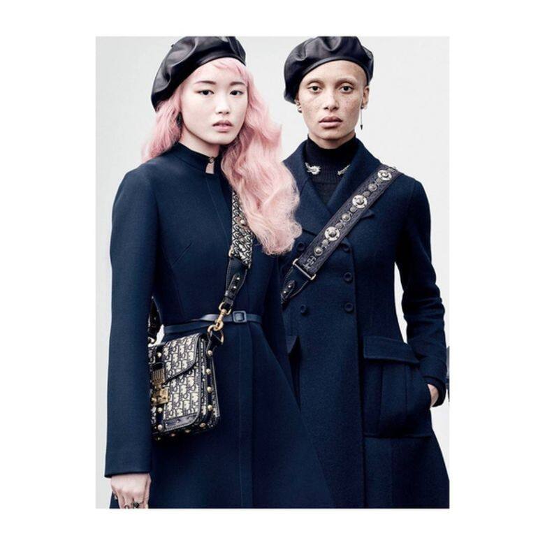 因在Louis Vuitton時裝騷走秀而一炮而紅的澳洲名模Fernanda Ly,因為一頭粉紅色髮色 因在Louis Vuitton時裝騷走秀而一炮而紅的澳洲名模Fernanda Ly,因為一頭粉紅色髮色