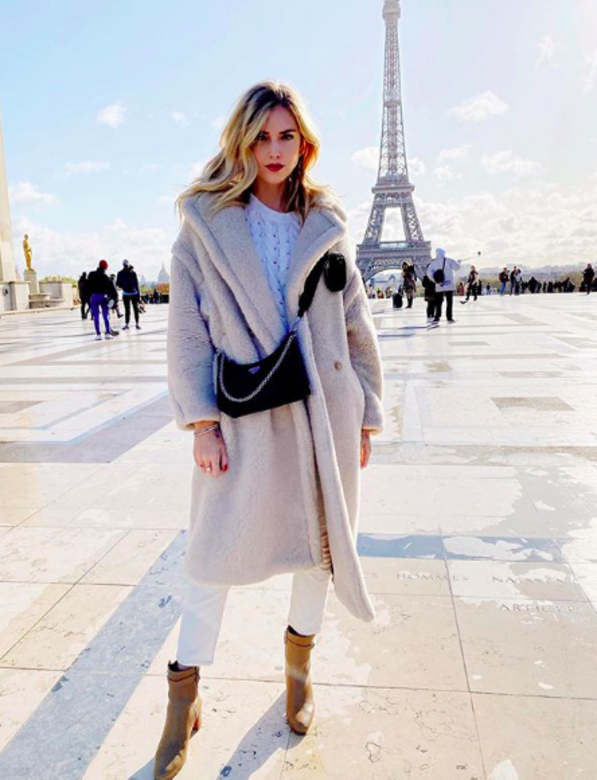 義大利人氣IG KOL Chiara Ferragni 也是PRADA 尼龍迷你手袋的愛好者!不但有不同顏色款 義大利人氣IG KOL Chiara Ferragni 也是PRADA 尼龍迷你手袋的愛好者!不但有不同顏色款