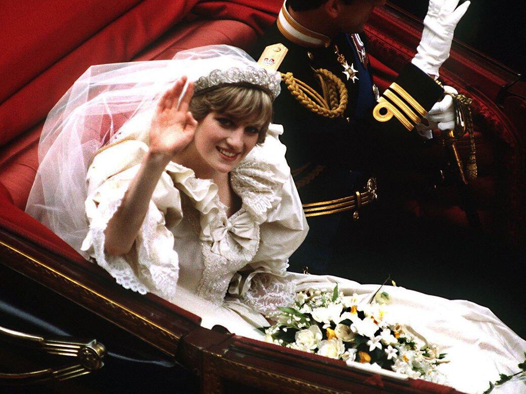 戴妃婚紗40多年後首次重現！英國肯辛頓宮於6月3日《Royal Style in the Making》展覽戴安娜王妃的婚紗