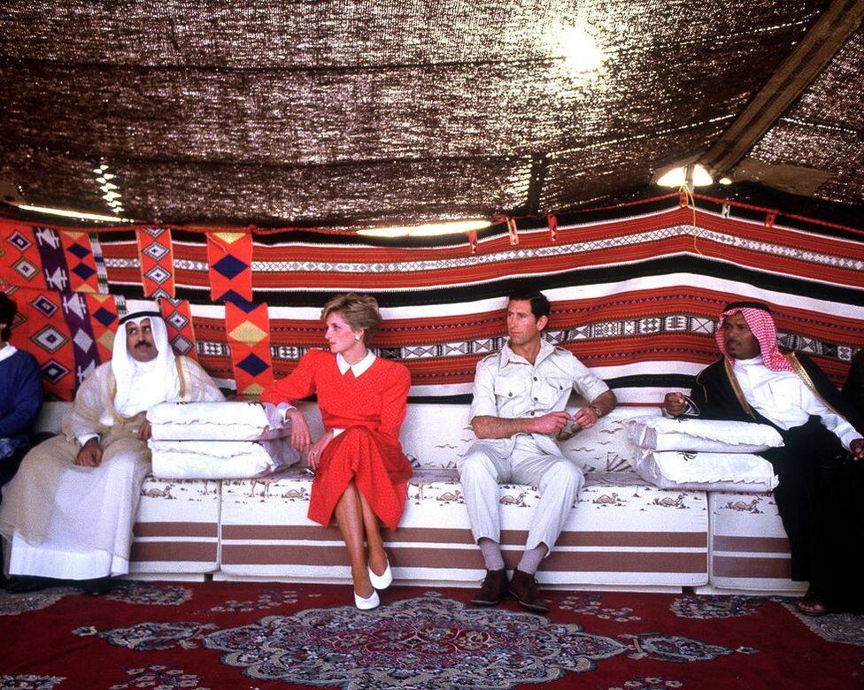 在與查爾斯王子對卡塔爾進行正式訪問期間，在多哈附近的沙漠中觀看