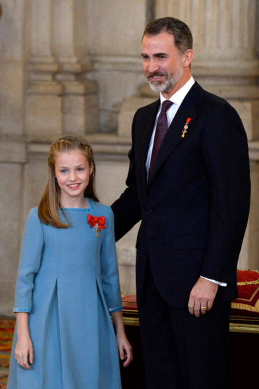 在父親、國王費菲利普六世50歲生日當天,Princess Leonor更獲授予歷史悠久的金羊 在父親、國王費菲利普六世50歲生日當天,Princess Leonor更獲授予歷史悠久的金羊