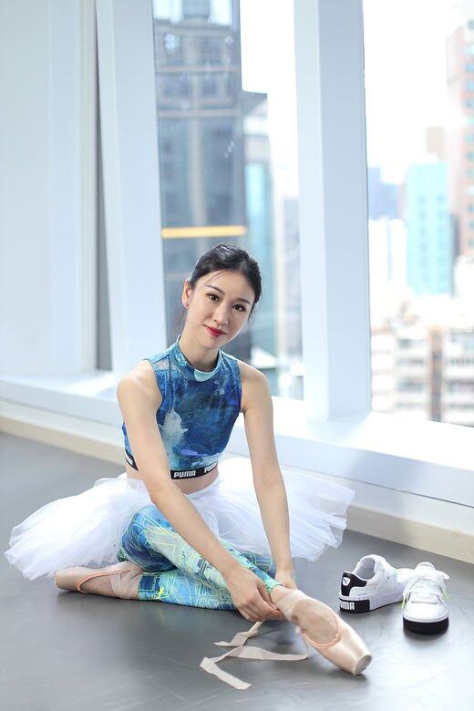 自言「生於香港、長於香港」的Peggy於2012年加入香港芭蕾舞團擔任群舞員，現正