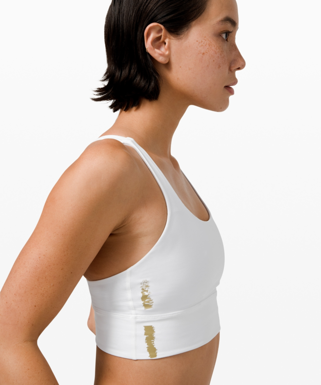 做運動和進行戶外活動都需要用到運動胸圍，近年女生們選購sports bra時除