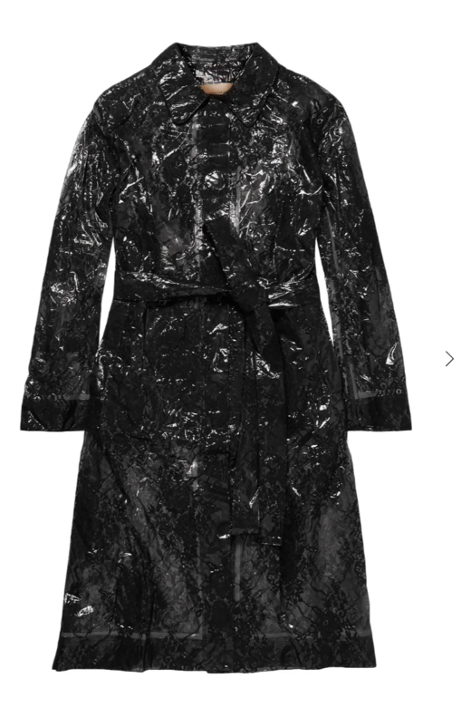 蕾絲及PVC大衣Christopher KaneHKD$3,189乍看這件大衣，以為其亮點只在於PVC製成，非也！大