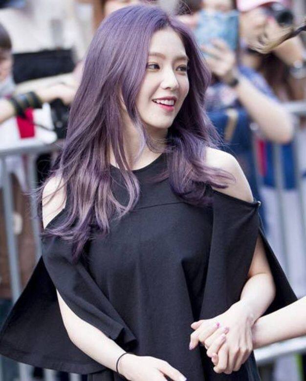 紫灰色的微曲髮相當有驚喜,時尚感滿分! 紫灰色的微曲髮相當有驚喜,時尚感滿分!