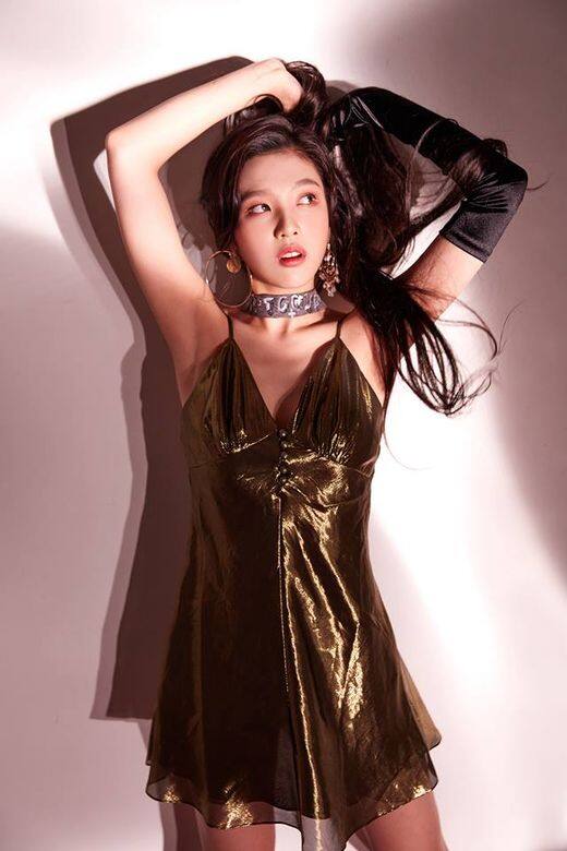 Joy的五官標緻,大眼睛、挺鼻子、微翹的嘴唇,幾乎就是典型美女的外貌,但這 Joy的五官標緻,大眼睛、挺鼻子、微翹的嘴唇,幾乎就是典型美女的外貌,但這