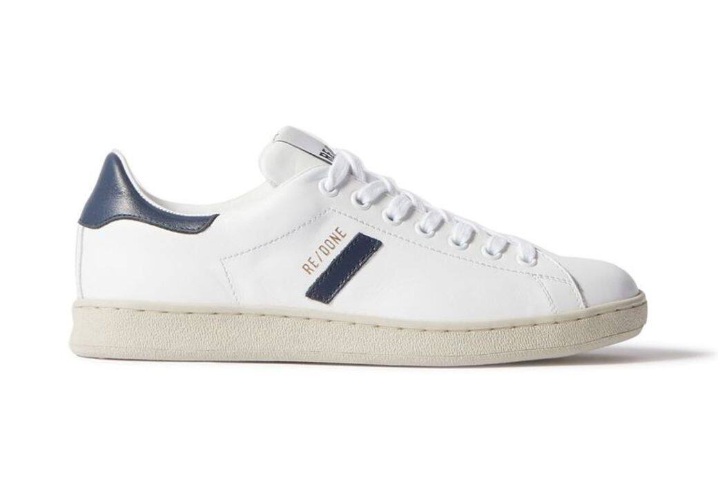 這款70s運動鞋以1970年代的經典網球鞋型為藍本，以海軍藍色和白色皮