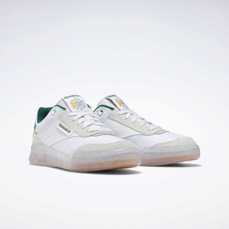 經典鞋款Reebok Club C Legacy鞋款,以標誌性白色為基底,後跟位置及內裡加入深綠 經典鞋款Reebok Club C Legacy鞋款,以標誌性白色為基底,後跟位置及內裡加入深綠