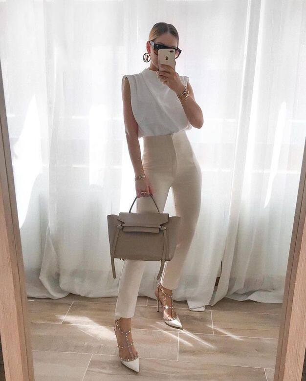 你真的猜到嗎?現在揭曉吧,它就是Celine Belt Bag!自2014年推出後,至今仍大受歡迎 你真的猜到嗎?現在揭曉吧,它就是Celine Belt Bag!自2014年推出後,至今仍大受歡迎
