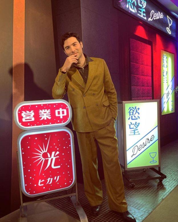 造型師許力文表示江瀚這角色的造型是參考了《英雄本色》的周潤發和《美 造型師許力文表示江瀚這角色的造型是參考了《英雄本色》的周潤發和《美