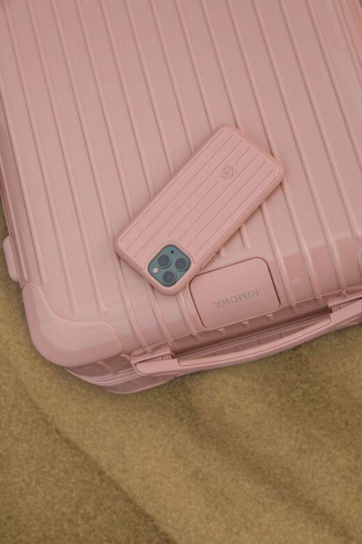 手機殼更同時結合了極致的保護性能及品牌行李箱的經典設計，現只需
