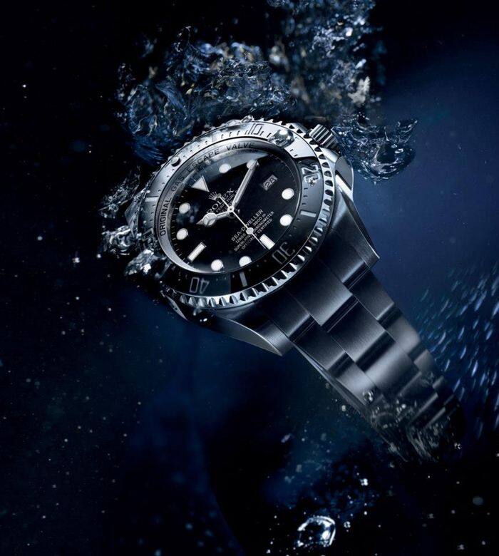 這是一個非常容易分辨的測試。請注意,「waterproof」勝過「water resistant」。The Sea-Dweller’s Oyster 錶殻能保 這是一個非常容易分辨的測試。請注意,「waterproof」勝過「water resistant」。The Sea-Dweller’s Oyster 錶殻能保