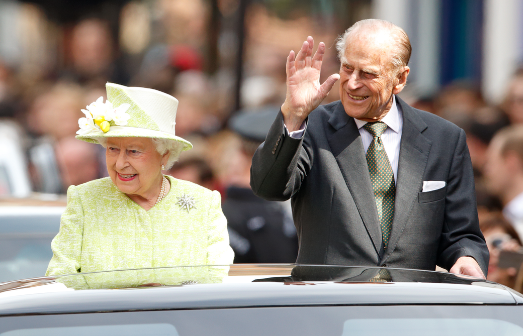 六月出生的菲臘親王，生日石是珍珠，恰巧凱特、英女王在菲臘親王葬禮上