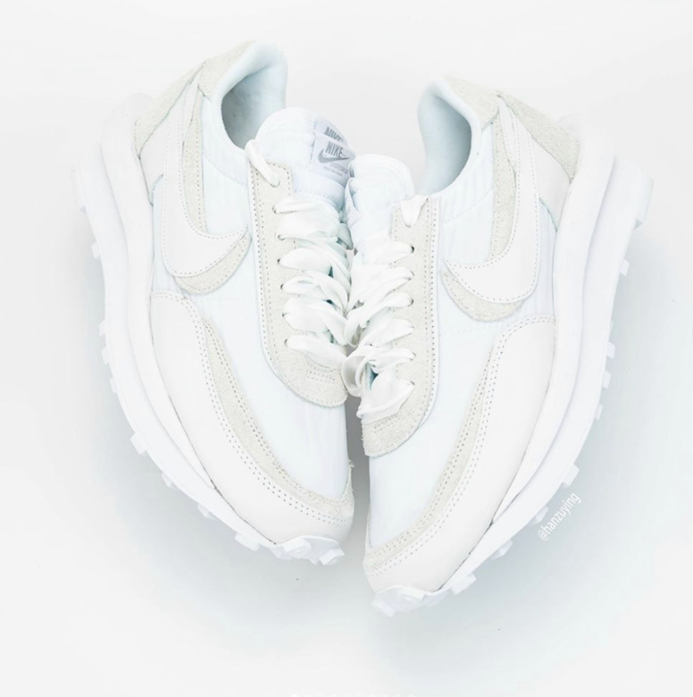 驟眼一覽這對以全白色塑造而成的波鞋，以為設計簡簡單單，不過細心觀