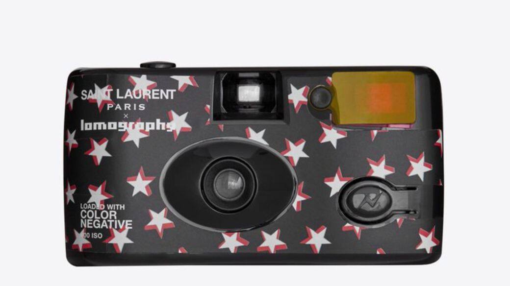 推出的兩種款式中，其中一部菲林相機以Saint Laurent經典搖滾風格星星圖案為