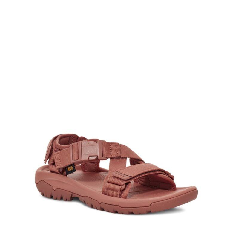 Teva Hurricane Verge鞋底則採用了堅固耐磨的橡膠大底,配備深刻坑紋,有助排水之餘 Teva Hurricane Verge鞋底則採用了堅固耐磨的橡膠大底,配備深刻坑紋,有助排水之餘