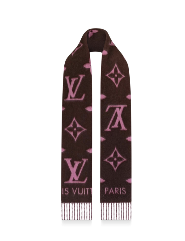 Louis Vuitton棕色配粉紅色Monogram圍巾HK$ 7,900這條LV圍巾以奢華的純羊絨製成,同時 Louis Vuitton棕色配粉紅色Monogram圍巾HK$ 7,900這條LV圍巾以奢華的純羊絨製成,同時