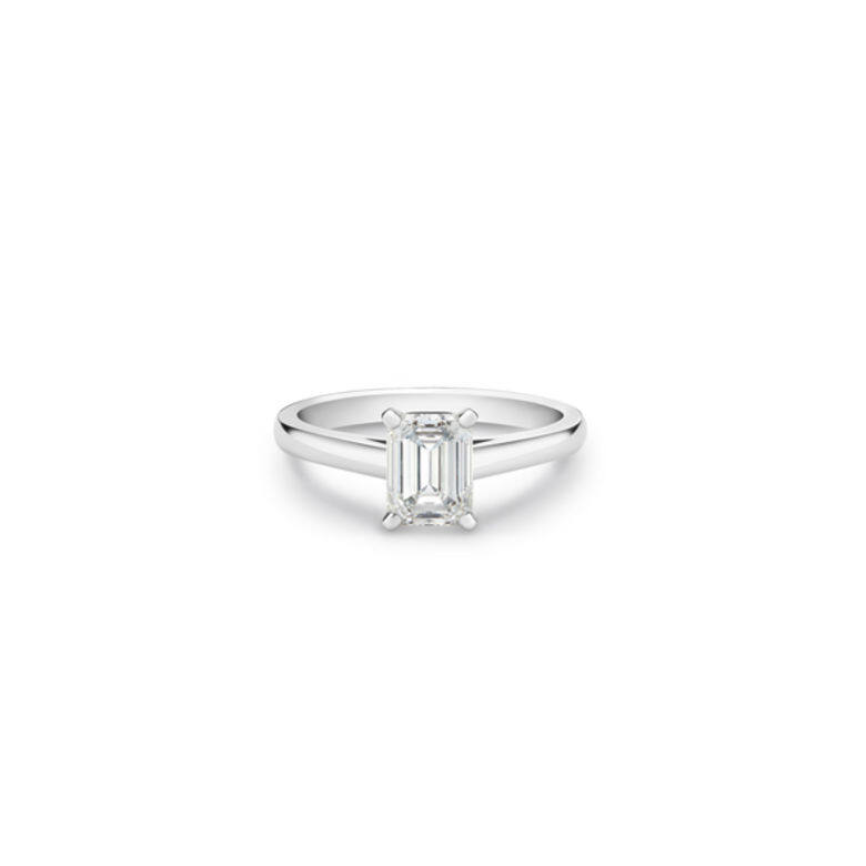 DB Classic鉑金祖母綠式鑽石指環，中央主鑽由1卡起。