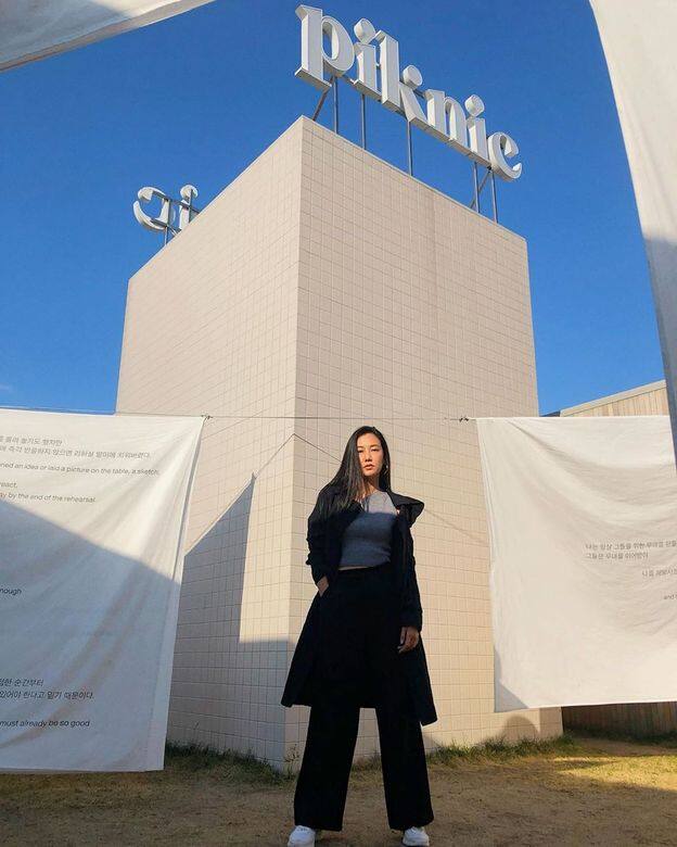 每次展覽都成為IG吸like的指標,時裝達人都愛在Piknic天台留倩影。Photo:nuneworanuch’s IG 每次展覽都成為IG吸like的指標,時裝達人都愛在Piknic天台留倩影。Photo:nuneworanuch’s IG