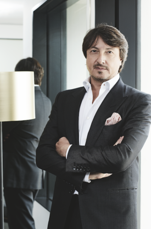 然而Gianvito Rossi的設計比Sergio Rossi更大膽,常以嶄新物料融入於高跟鞋設計當中,從 然而Gianvito Rossi的設計比Sergio Rossi更大膽,常以嶄新物料融入於高跟鞋設計當中,從