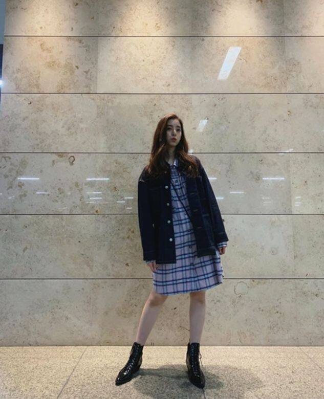 上位日本女神新木優子的shacket穿搭一樣走親切路線,內搭恤衫裙作double collar層 上位日本女神新木優子的shacket穿搭一樣走親切路線,內搭恤衫裙作double collar層