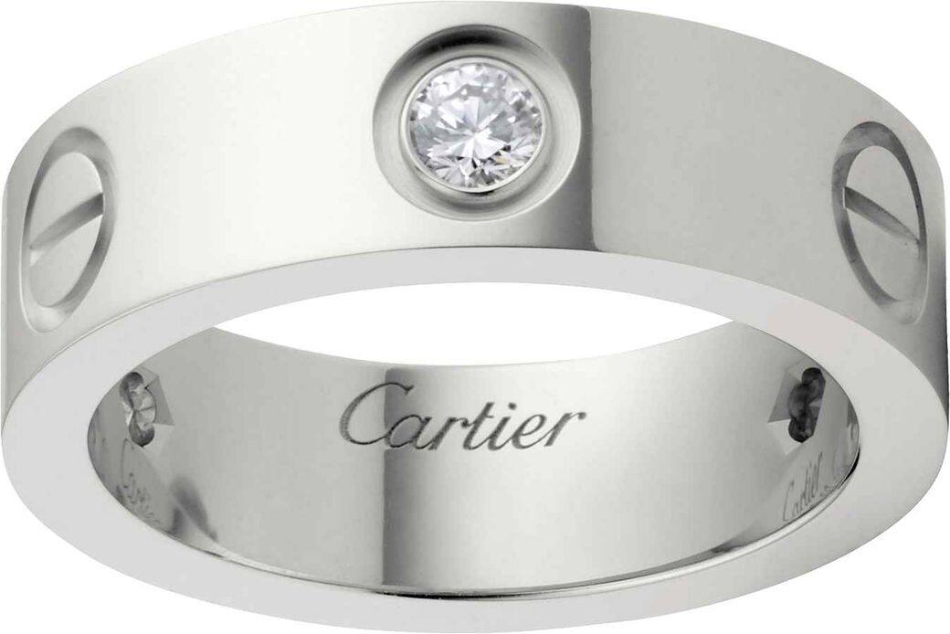 他們還一起選上卡地亞Love系列戒指，設計乃深情的表示、代表了真切的誠