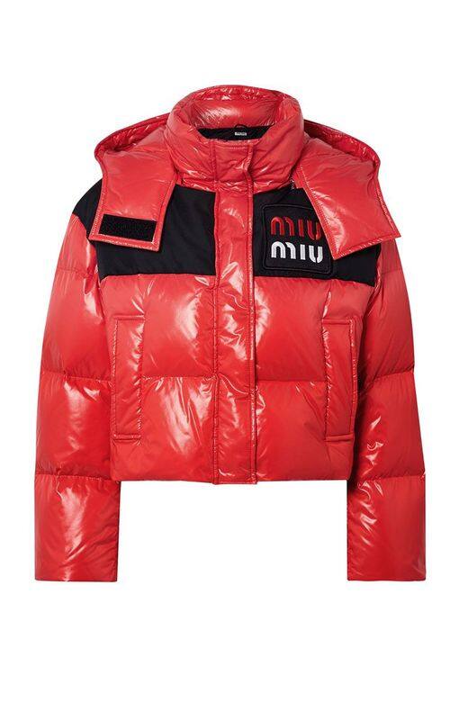 Miu Miu短版紅黑羽絨外套- £1,245（約港幣$12,450）